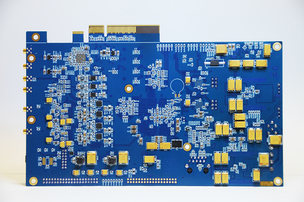 کارت ترکیبی با FPGA Kintex7-XC7K410T و قابلیت نصب دو کانال ADC و دو کانال DAC