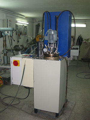 راکتور تحت فشار 200 سی سی تفلونی با دمای کاری 220 درجه و فشار کاری 30 بار با همزن و سیستم گرمایش
