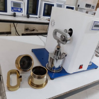 ضربه زن  2 محفضه ای اتوماتیک گریس و مشتقات نفتی به همراه سیلندر همراه ال سی دی و پرینتر