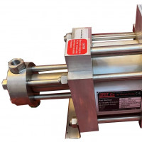 پمپ فشار ساز 1200 بار با دبی 1.4 لیتر بر دقیقه