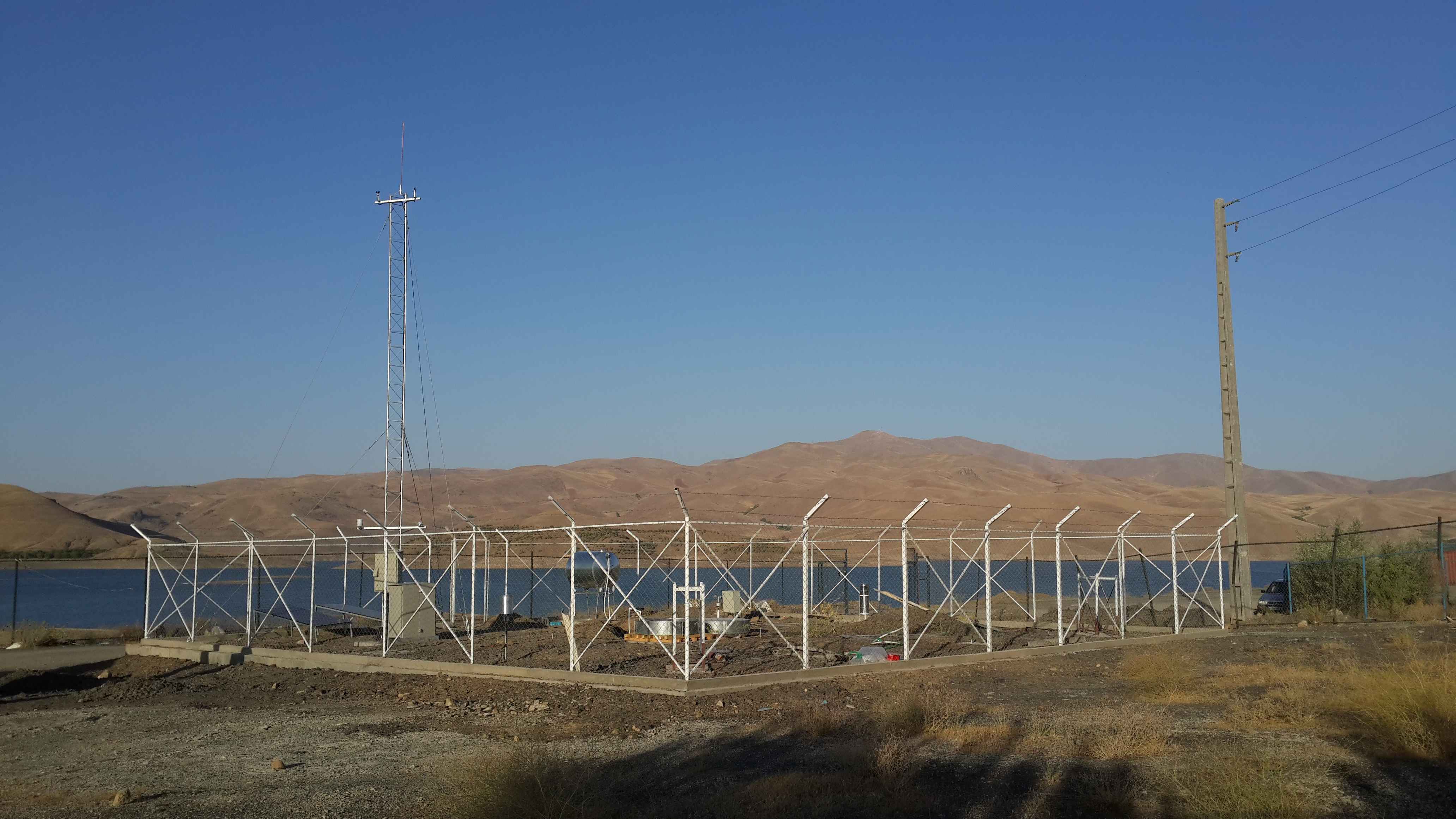 ایستگاه مطالعاتی خودکار آب و هواشناسی مجهز به دیتالاگر و GPRS مودم همراه با سامانه کنترل مرکزی