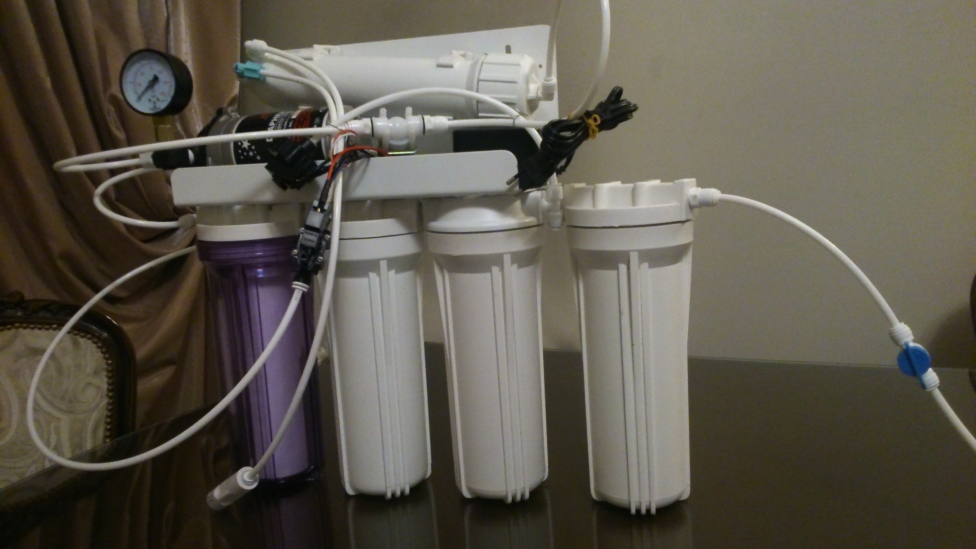 دستگاه تولید آب یون زدایی شده آزمایشگاهی بومی