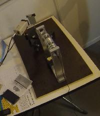 دستگاه ضخامت سنج لایه های نازک با استفاده از پراش فرنل از پله ی فازی (آنالوگ)